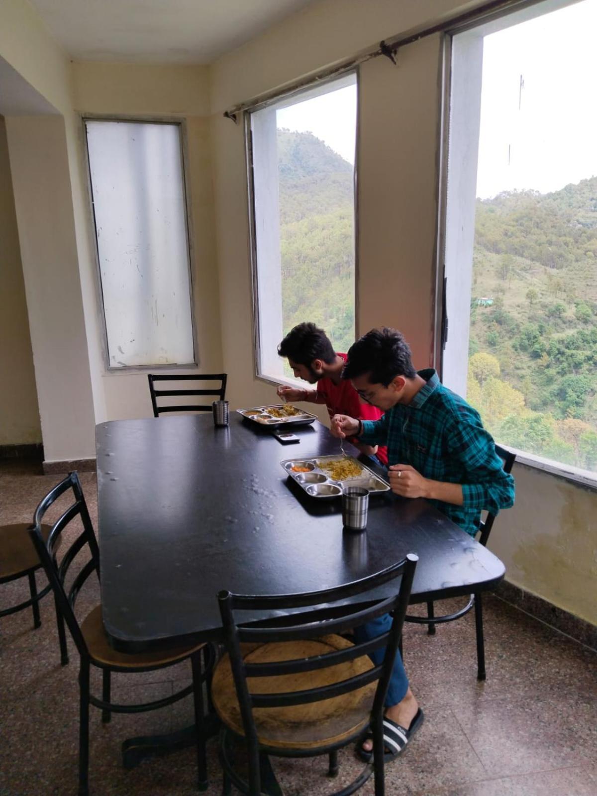 Abuzz Oxfordcaps Chanakya Hostel Solan Esterno foto